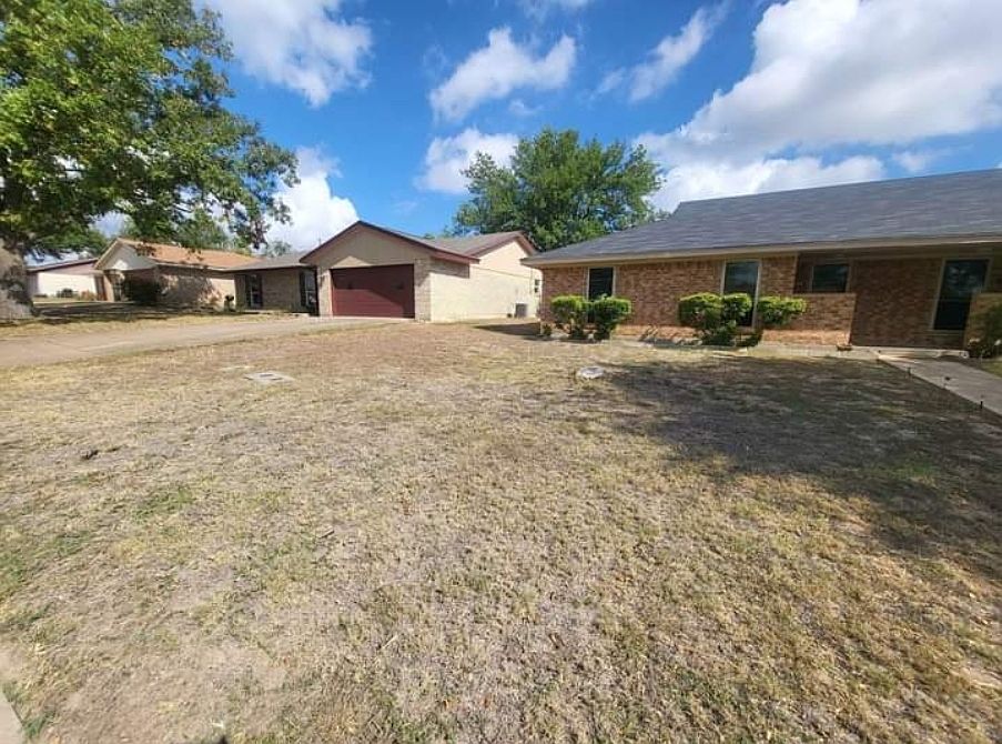 1st image of 2504 Bunker Hill Dr #1