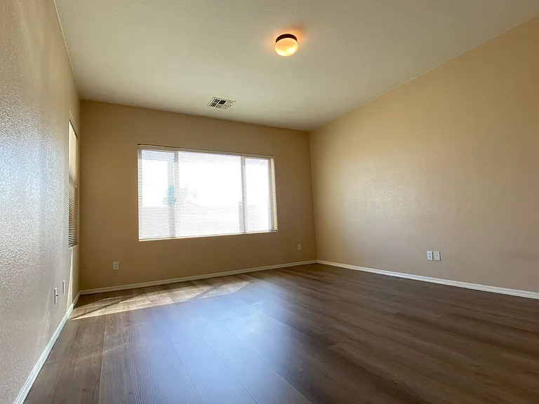 517 S 115th Dr — Photo 12