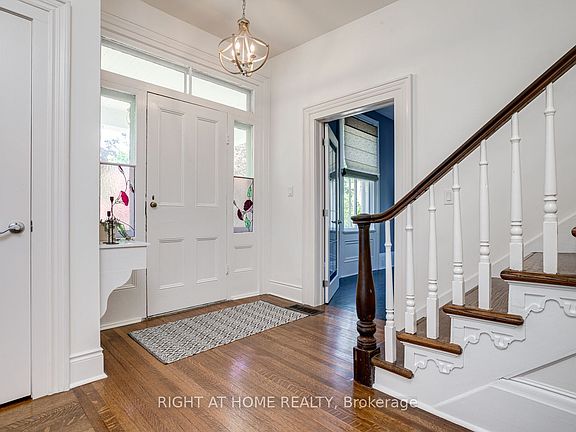 3rd image of 354 Queen St