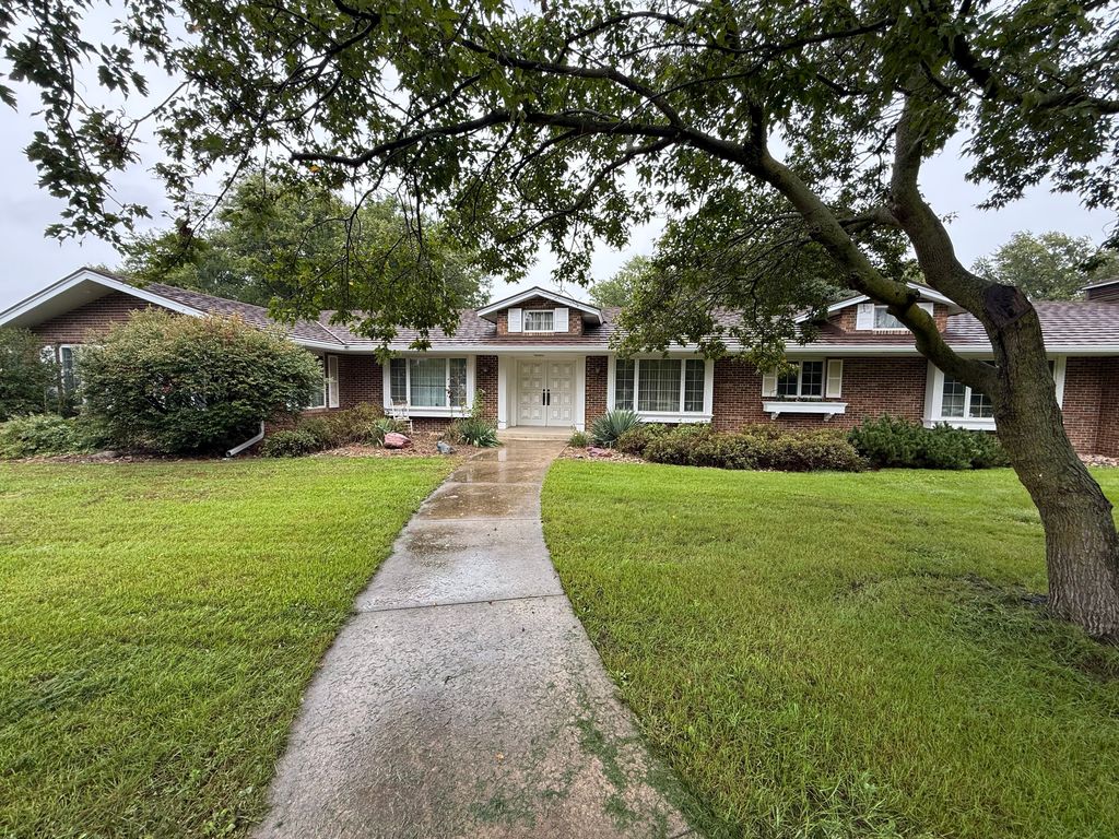 487 Highway 7 - Property Image