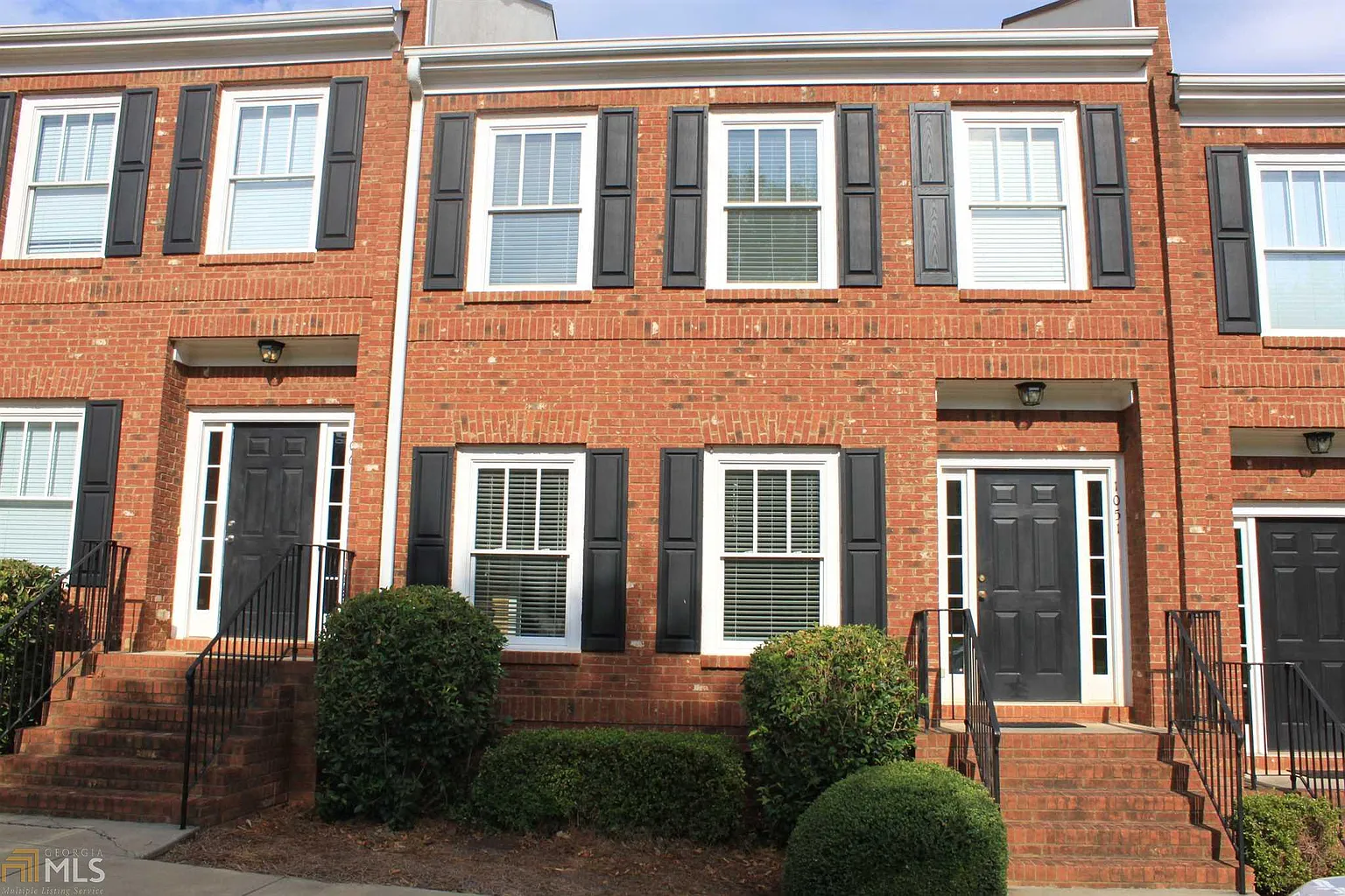1051 Surrey Ln photo 1