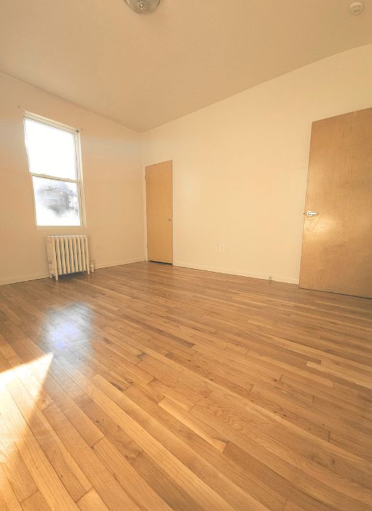 1st image of 13 Heller Pl Floor 1