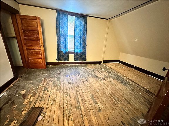 3rd image of 12 Lucerne Ave