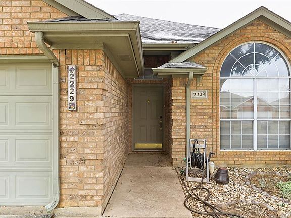 4th image of 2229 Tiffany Glenn Ct