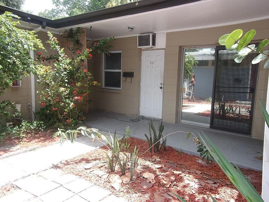 1st image of 417 18th Ave N