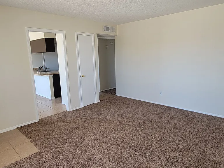 5761 Longview Dr — Photo 18