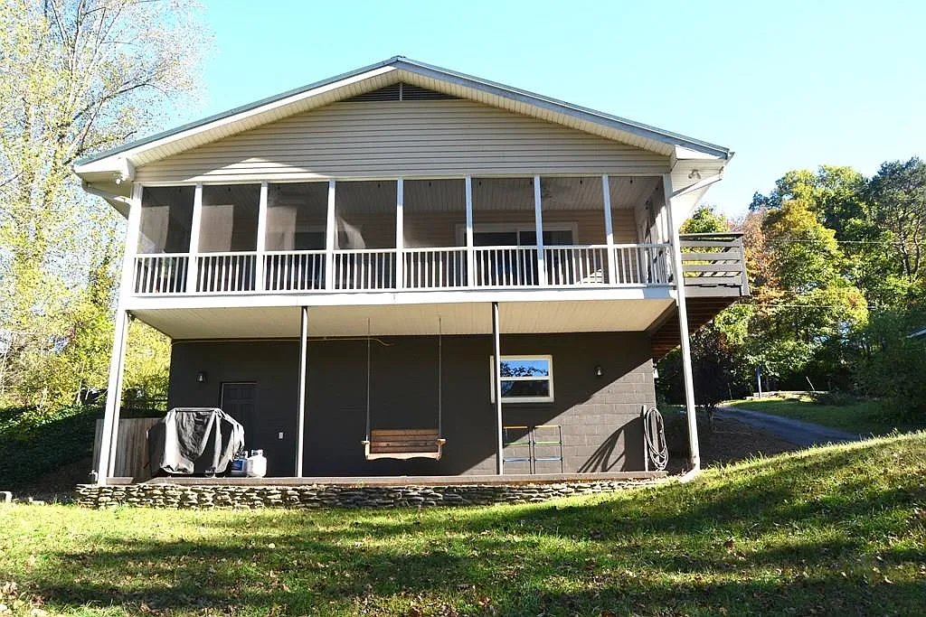 3 bed, 3.0 bath, $3,000 — Photo 1