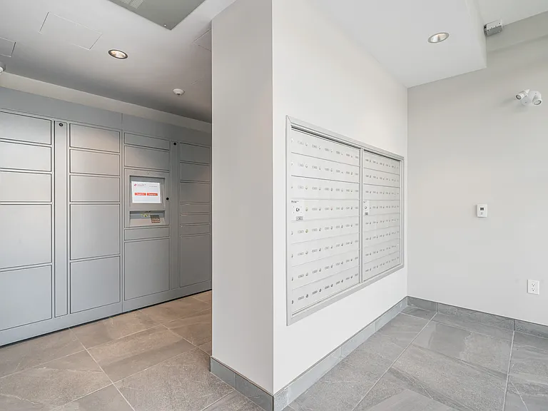 98 Farley Dr — Photo 16