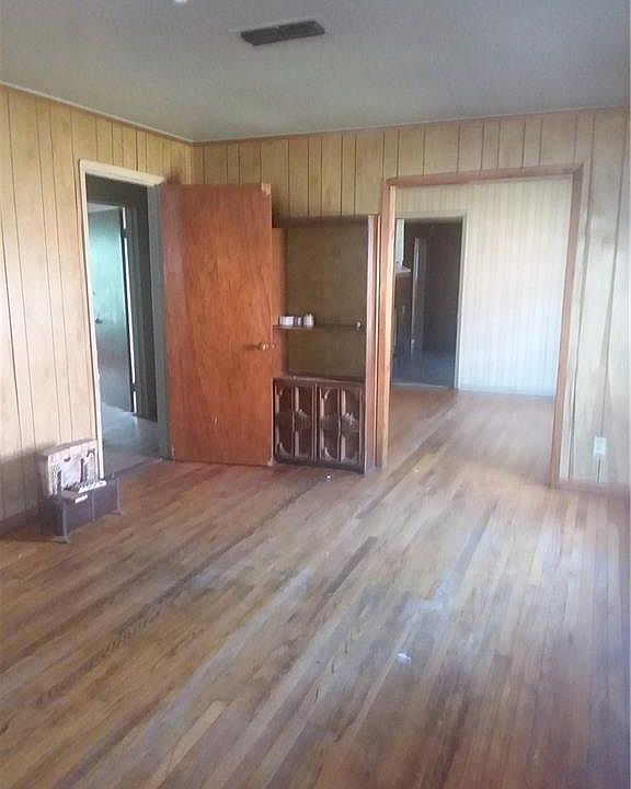 2nd image of 2746 Ashton St