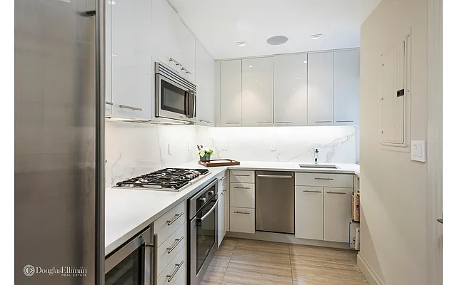 Sold by Douglas Elliman | media 19