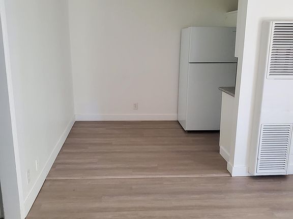 2nd image of 3868 S Centinela Ave #2