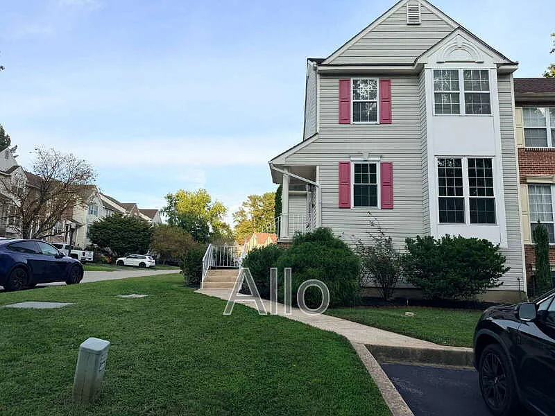 3 bed, 2.5 bath, 2200 sqft, $2,495 — Photo 4