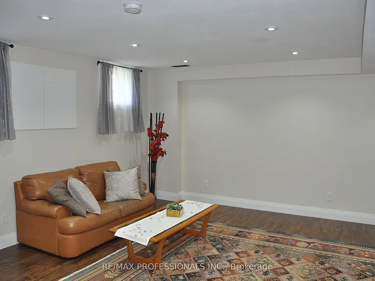 4889 Potomac Ct #BASEMENT — Photo 2
