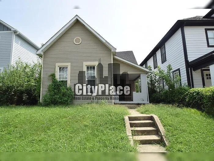 429 N State Ave — Photo 1