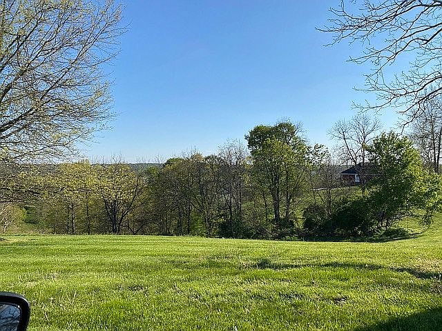 2nd image of 4 Deer Run Rd
