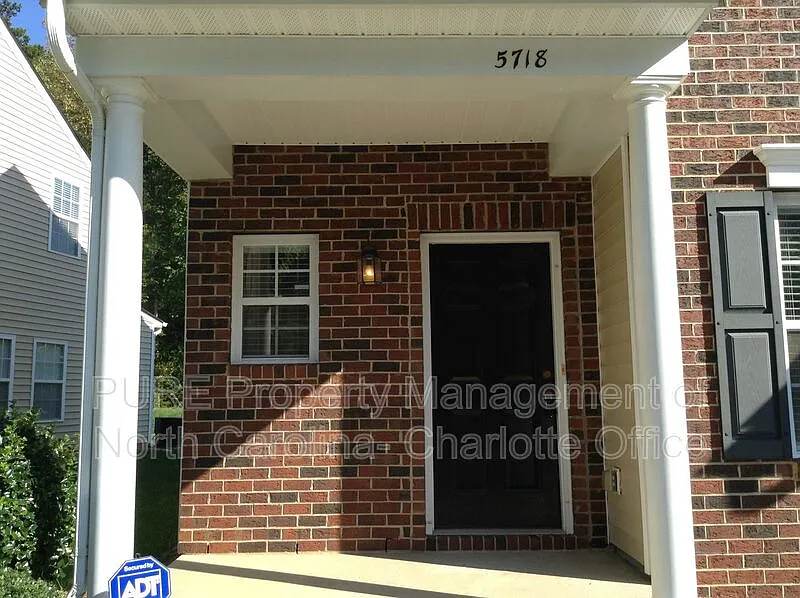 3 bed, 2.5 bath, 1302 sqft, $1,700 — Photo 2