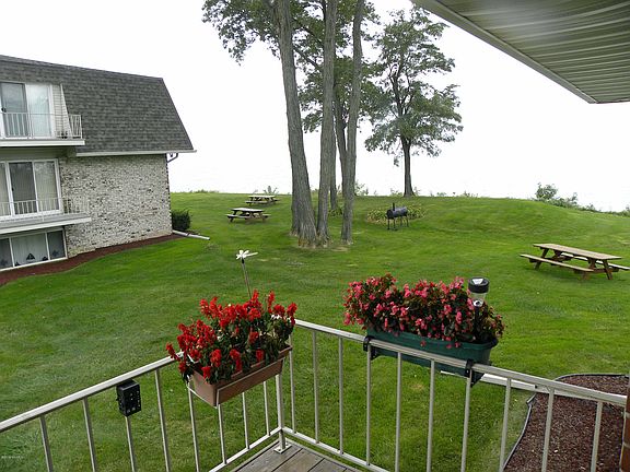 2nd image of 3612 Lakeshore Dr