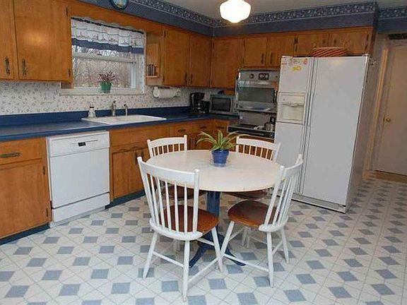 3rd image of 7458 Jerry Dr