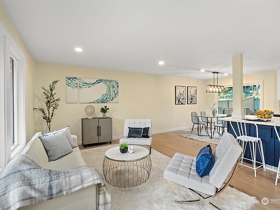 4th image of 1520 NE 106th St #B