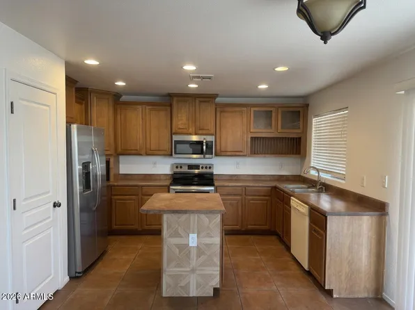 658 E CHRISTOPHER Street, San Tan Valley, AZ 85140