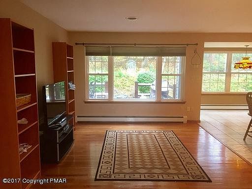 3rd image of 326 Rossmor Dr
