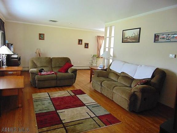 5th image of 392 Arandale St