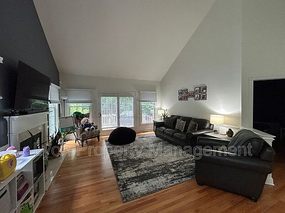 5th image of 240 Sanctuary Dr
