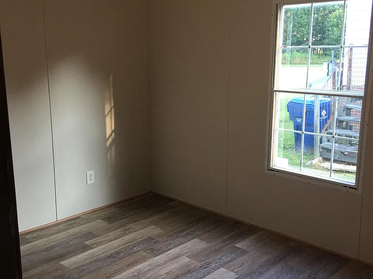 476 Sharpe St — Photo 15