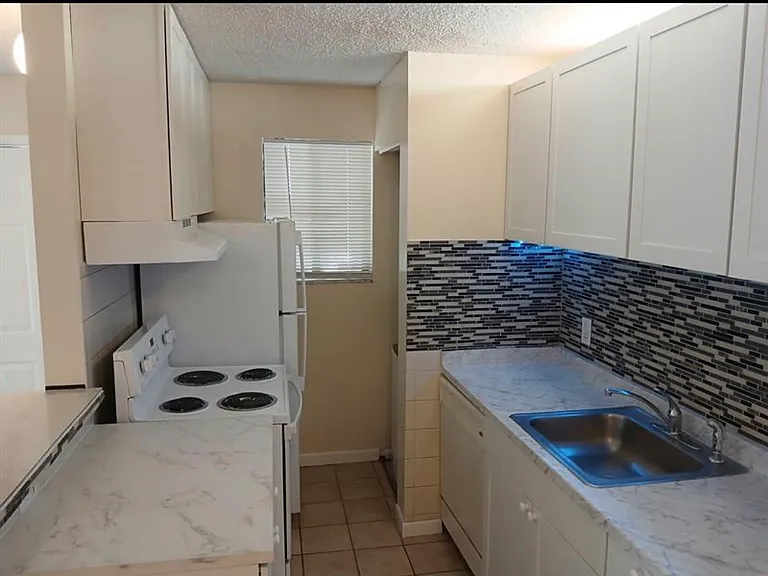 677 Trace Cir #1 — Photo 4