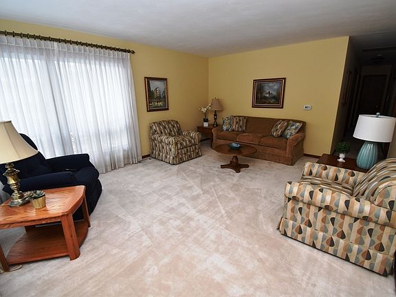 3rd image of 1100 Homewood Dr