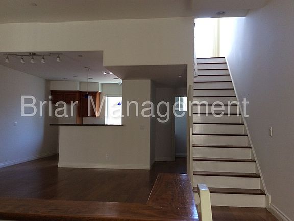 3rd image of 12216 Moorpark St Unit 02