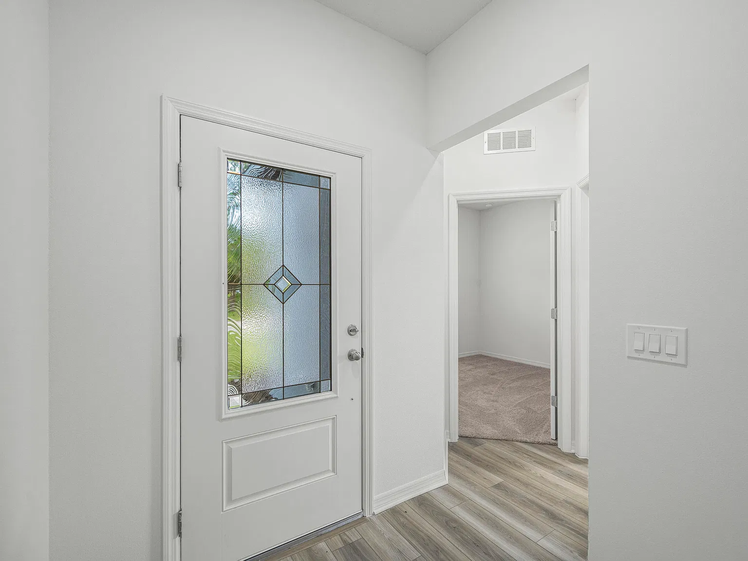 5 bed, 3.0 bath, 1984 sqft, $3,205 — Photo 4