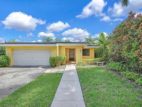 5th image of 527 Gerona Ave