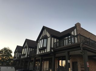 1062 College Ave APT 4, Wheaton, IL 60187