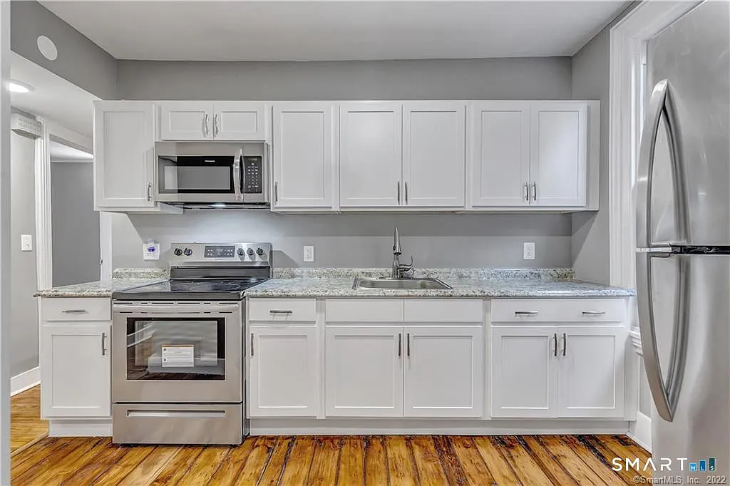2 bed, 1.0 bath, 800 sqft, $2,100 — Photo 1