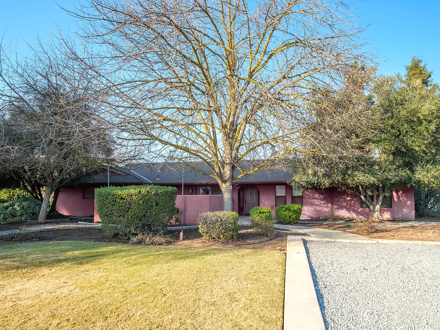 3 bed, 2.5 bath, 2122 sqft, $2,600 — Photo 2