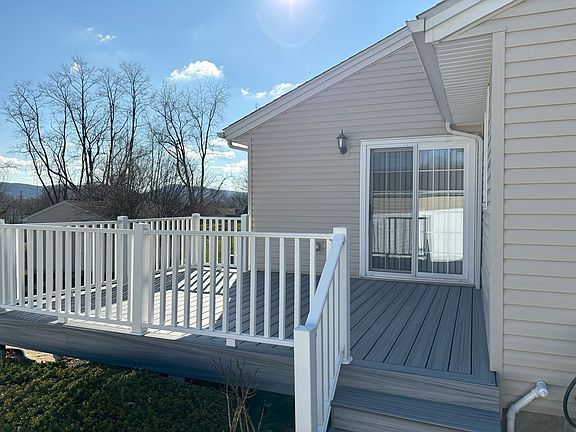 3rd image of 320 Clayburne Blvd