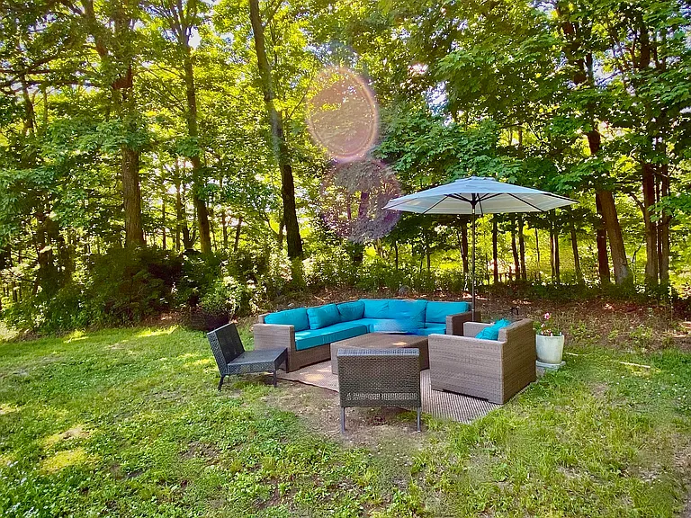 Enjoy the private hilltop. (A previous tenants furniture)