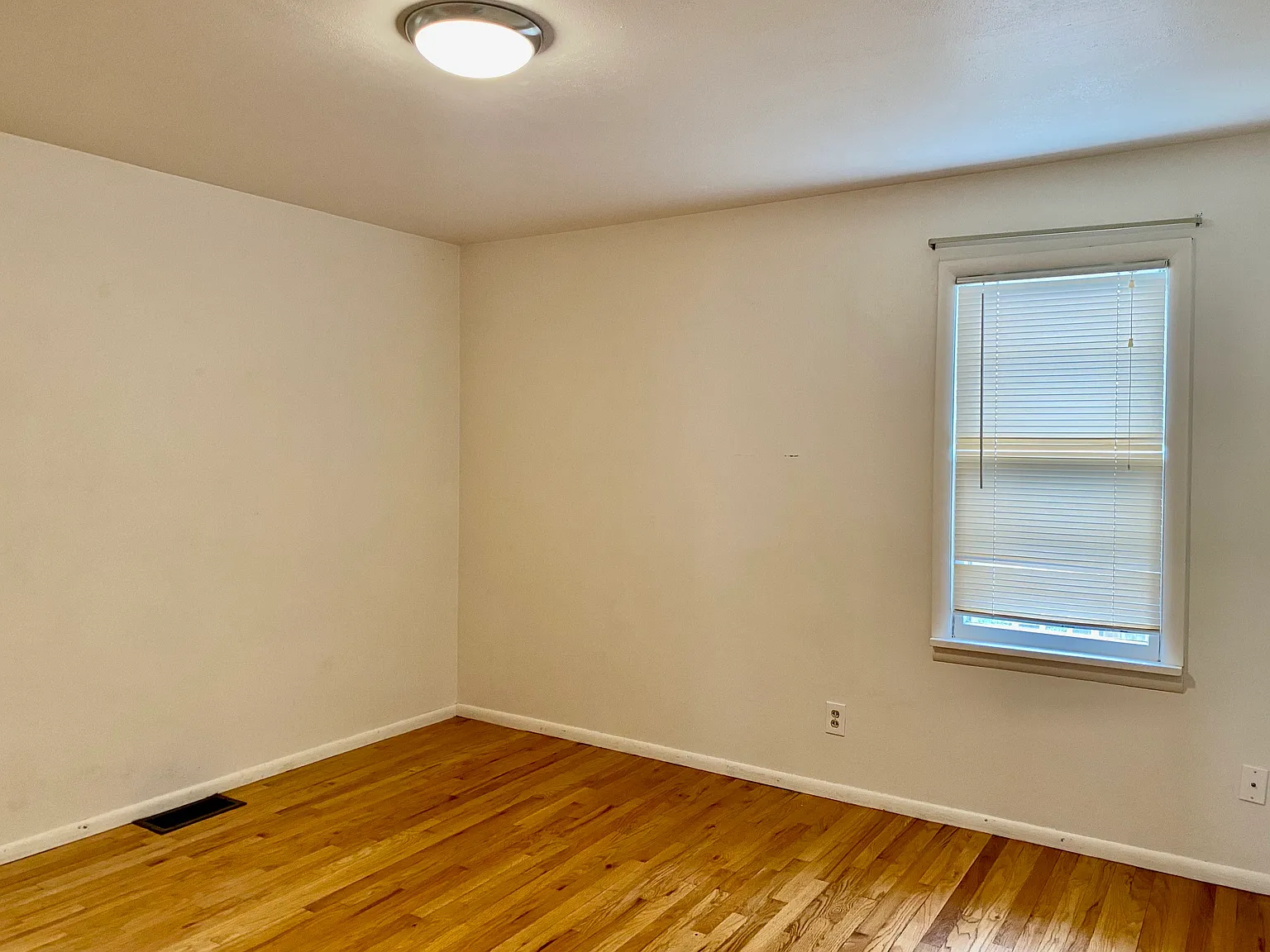 4 bed, 2978 sqft, $2,250 — Photo 4