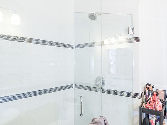 4th image of 1765 N Wells St #2