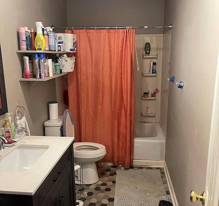 2nd image of 220 Conneticut Ave