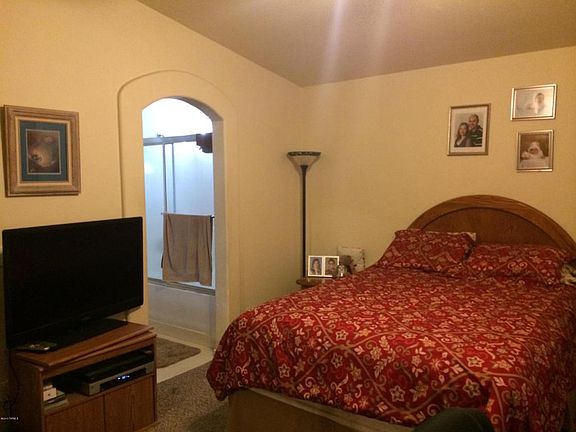 4th image of 8025 N Siskiyou Dr