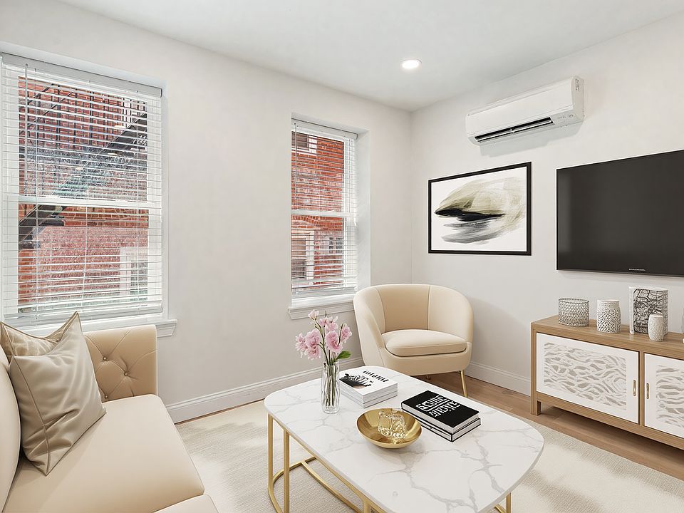 1st image of 15 Bartlett Pl APT 3
