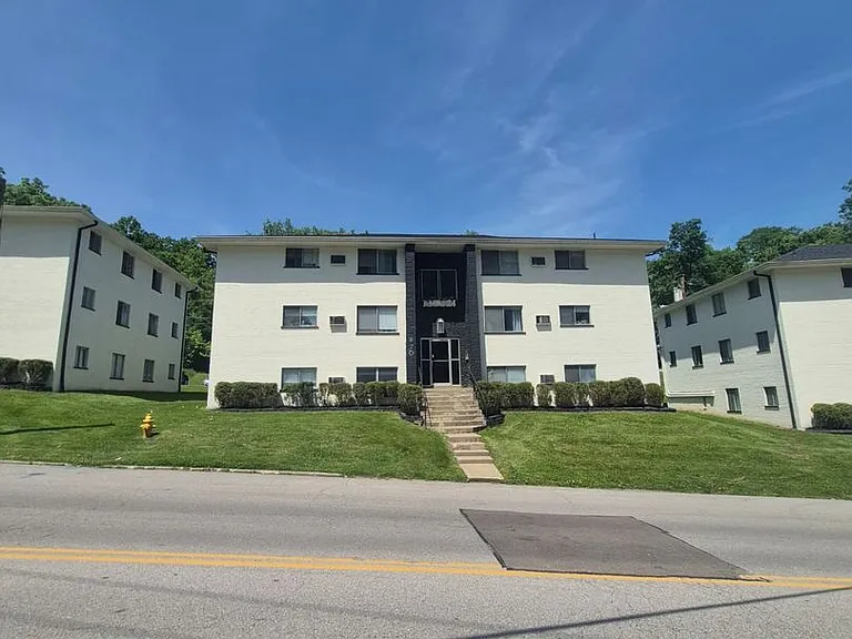 920 Highland Ave — Photo 9