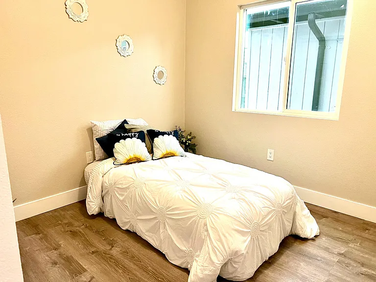 1224 E Schirra Ct #BACK HOUSE ADU — Photo 3