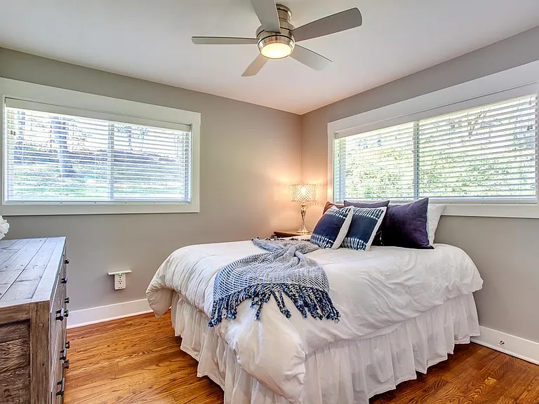 1518 Cliffside Ln — Photo 14