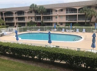 541 Blue Heron Dr APT 210, Hallandale, FL 33009