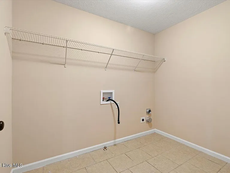 712 Coventry Ave — Photo 16