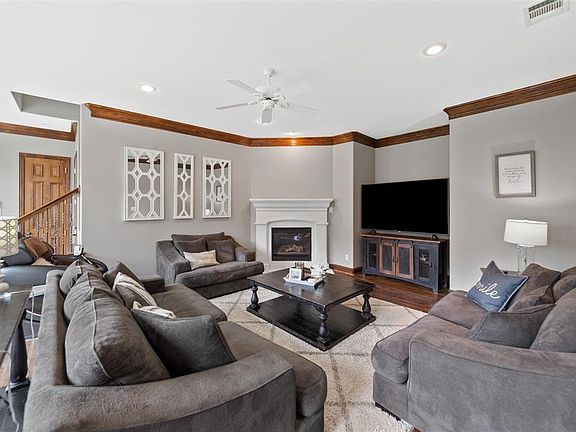 3rd image of 5401 Golden Sunset Ct