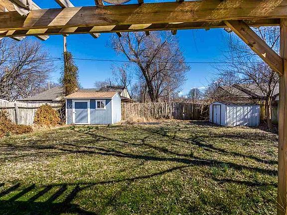 2nd image of 805 Brookwood Cir